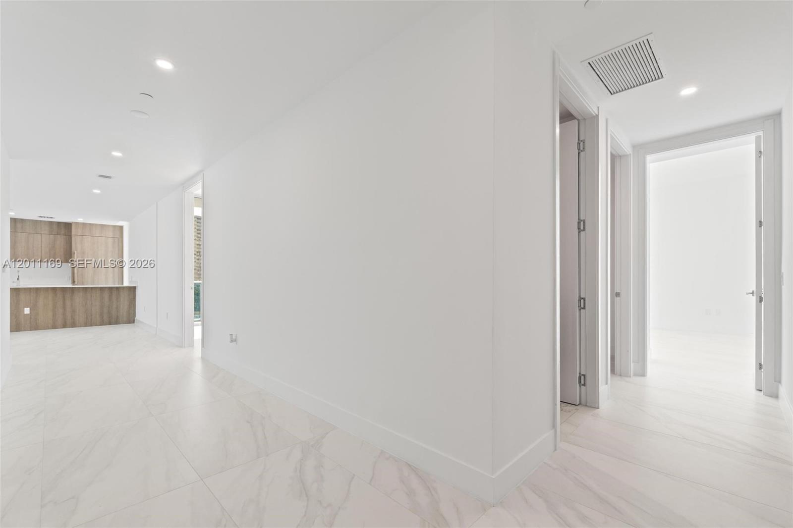 501 3 / 4 1964 sq. ft. $ 2026-05-01 0 Photo