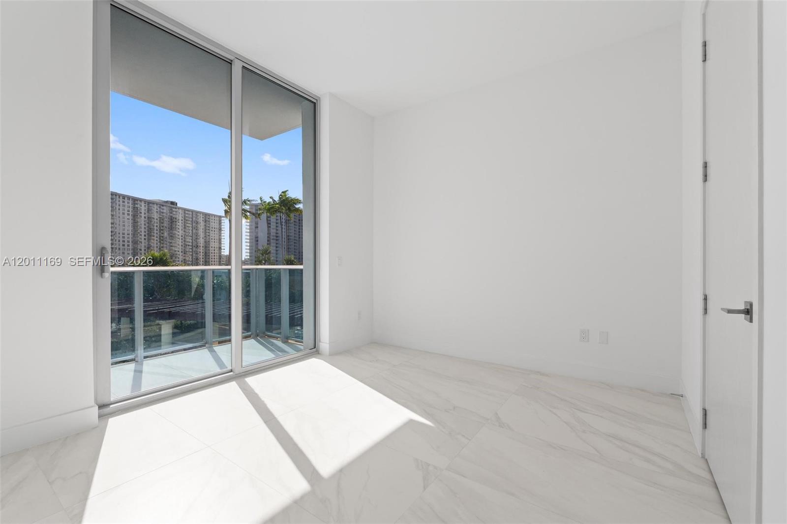 501 3 / 4 1964 sq. ft. $ 2026-05-01 0 Photo
