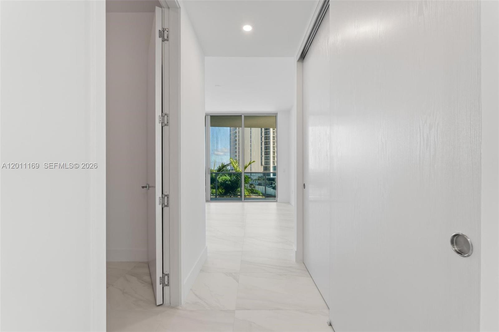 501 3 / 4 1964 sq. ft. $ 2026-05-01 0 Photo