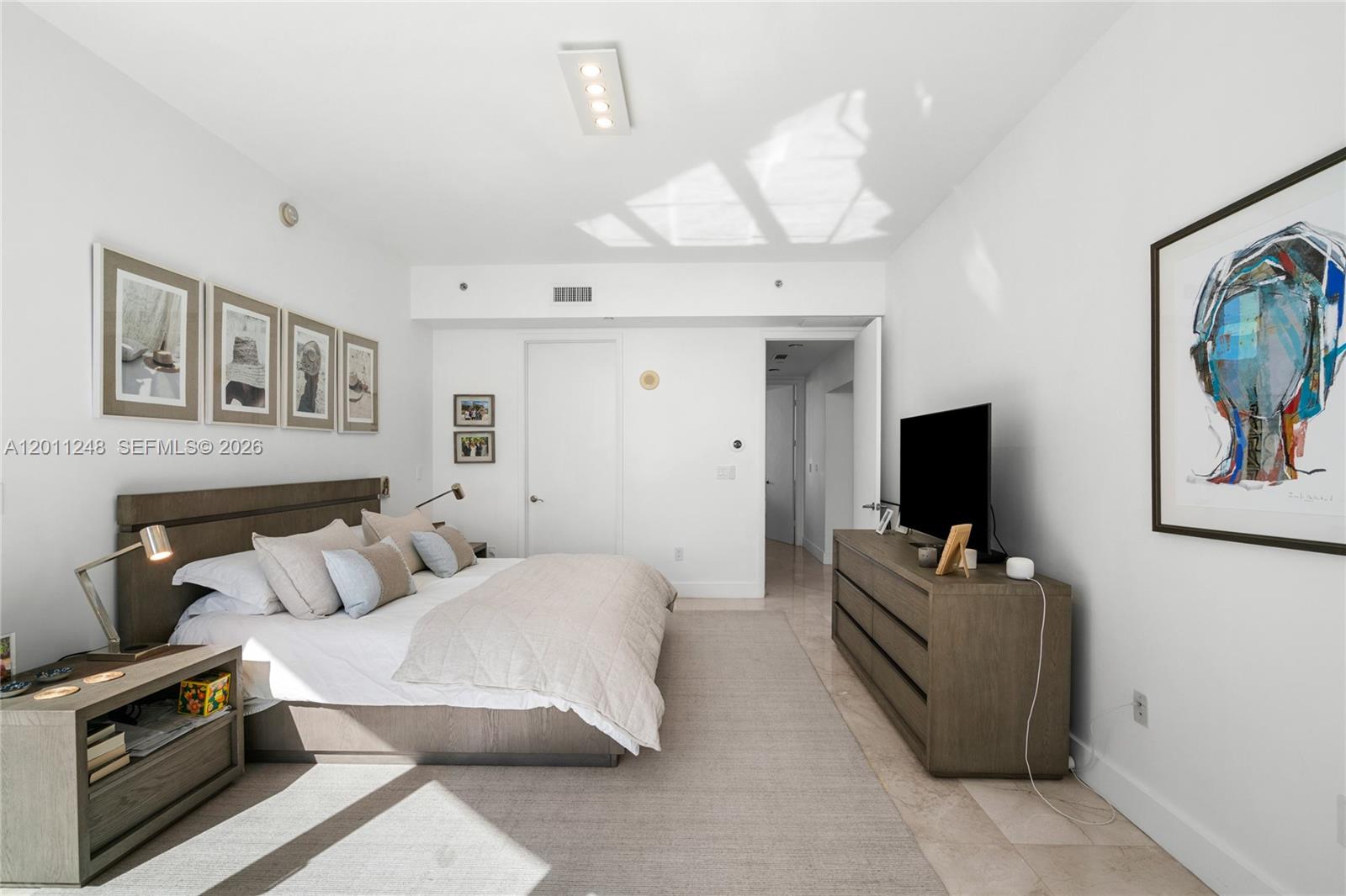 1206 3 / 4 2327 sq. ft. $ 2026-05-01 0 Photo