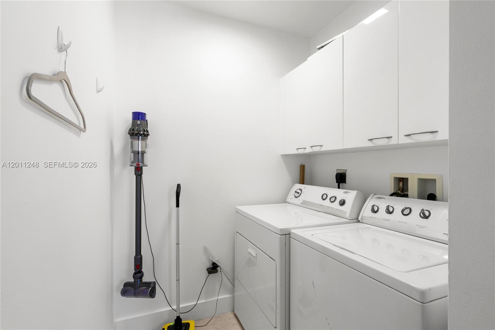 1206 3 / 4 2327 sq. ft. $ 2026-05-01 0 Photo