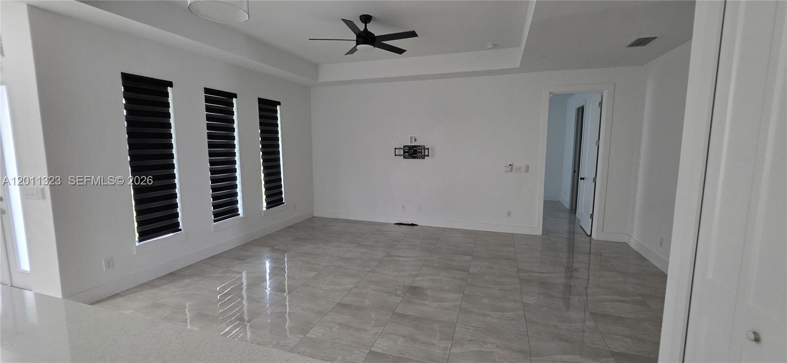 Ver detalles 3428 3 / 2 1758 sq. ft. $ 2026-05-01 0 foto
