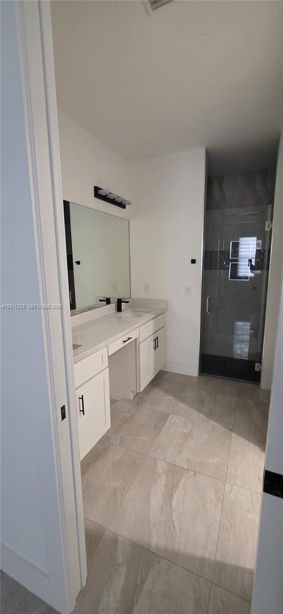 Ver detalles 3428 3 / 2 1758 sq. ft. $ 2026-05-01 0 foto