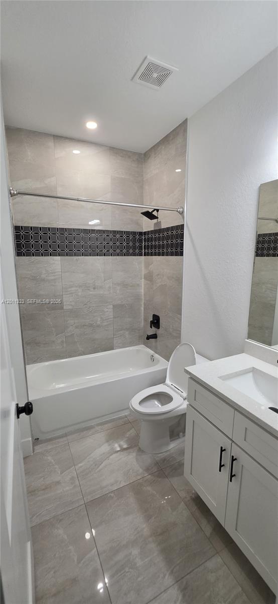 Ver detalles 3428 3 / 2 1758 sq. ft. $ 2026-05-01 0 foto