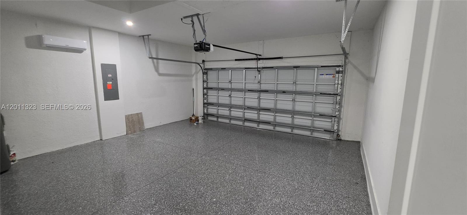 Ver detalles 3428 3 / 2 1758 sq. ft. $ 2026-05-01 0 foto