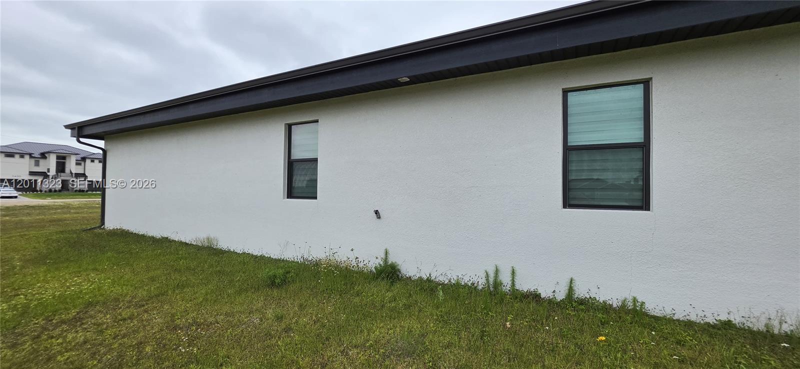 Ver detalles 3428 3 / 2 1758 sq. ft. $ 2026-05-01 0 foto