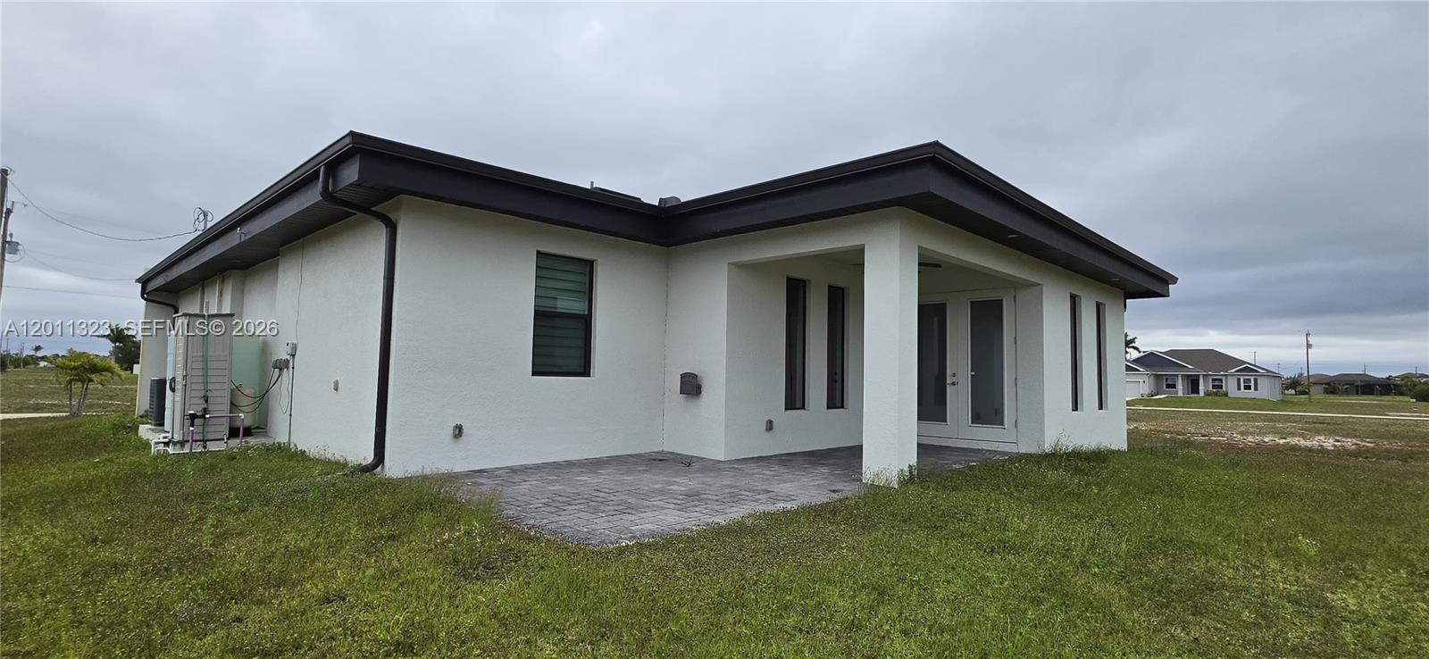 Ver detalles 3428 3 / 2 1758 sq. ft. $ 2026-05-01 0 foto
