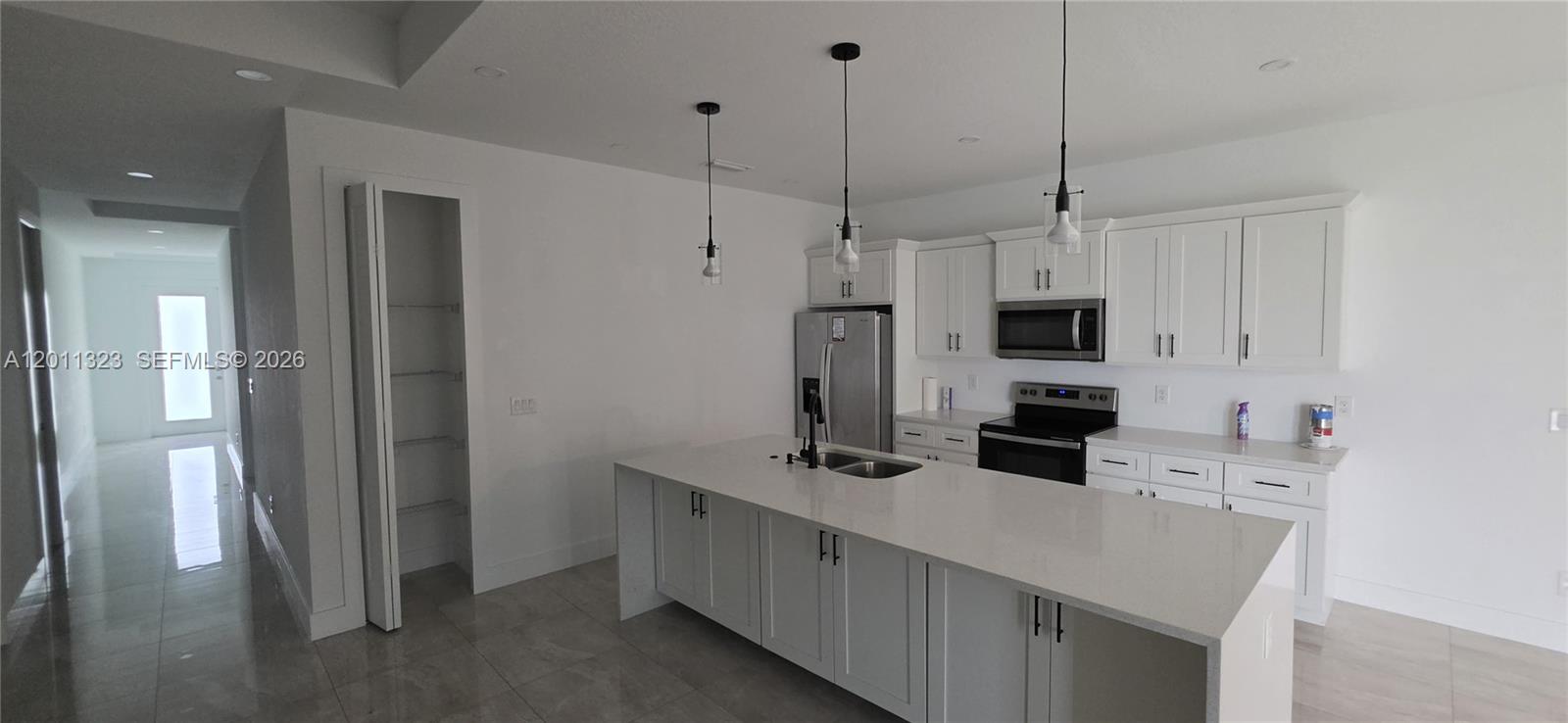 Ver detalles 3428 3 / 2 1758 sq. ft. $ 2026-05-01 0 foto