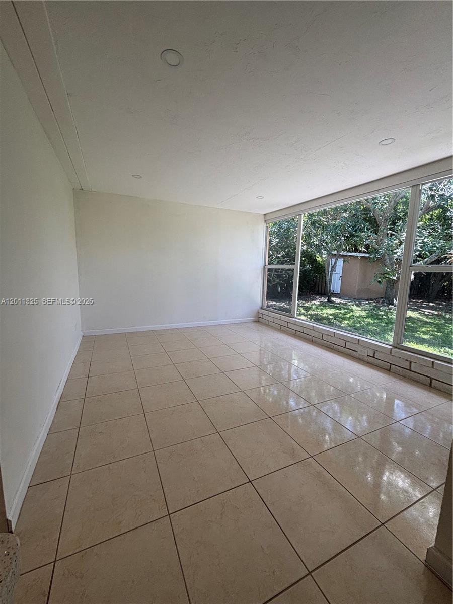 822 3 / 2 1511 sq. ft. $ 2026-05-01 0 foto