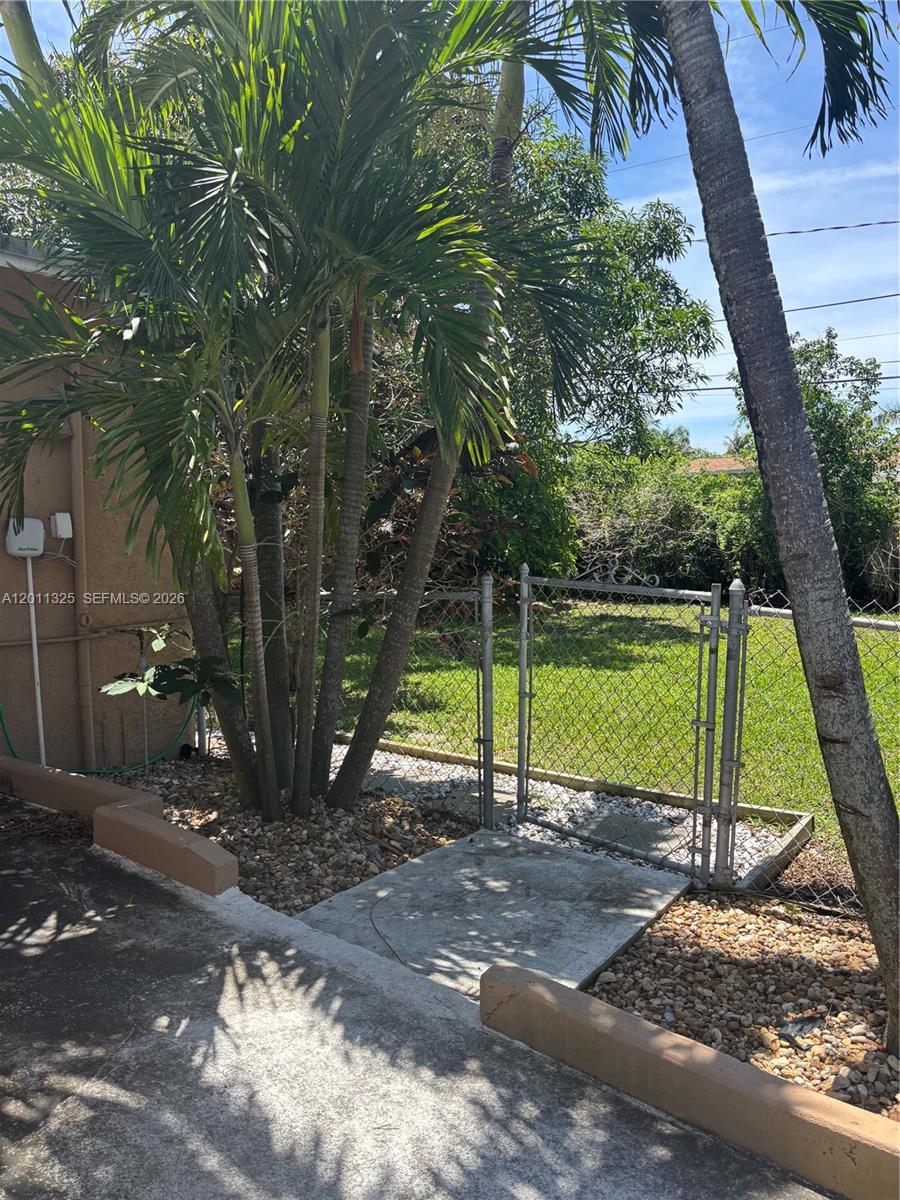 822 3 / 2 1511 sq. ft. $ 2026-05-01 0 foto