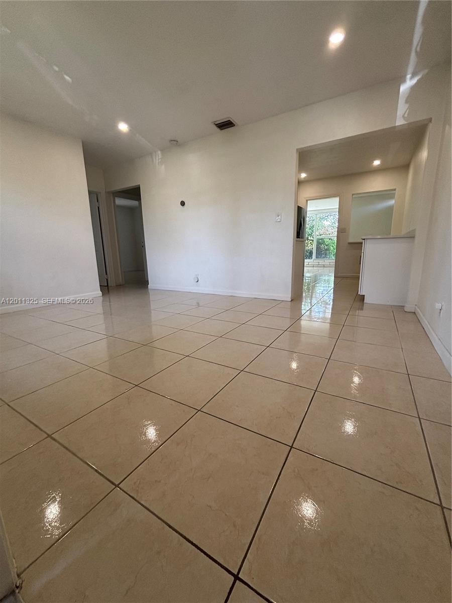 822 3 / 2 1511 sq. ft. $ 2026-05-01 0 foto