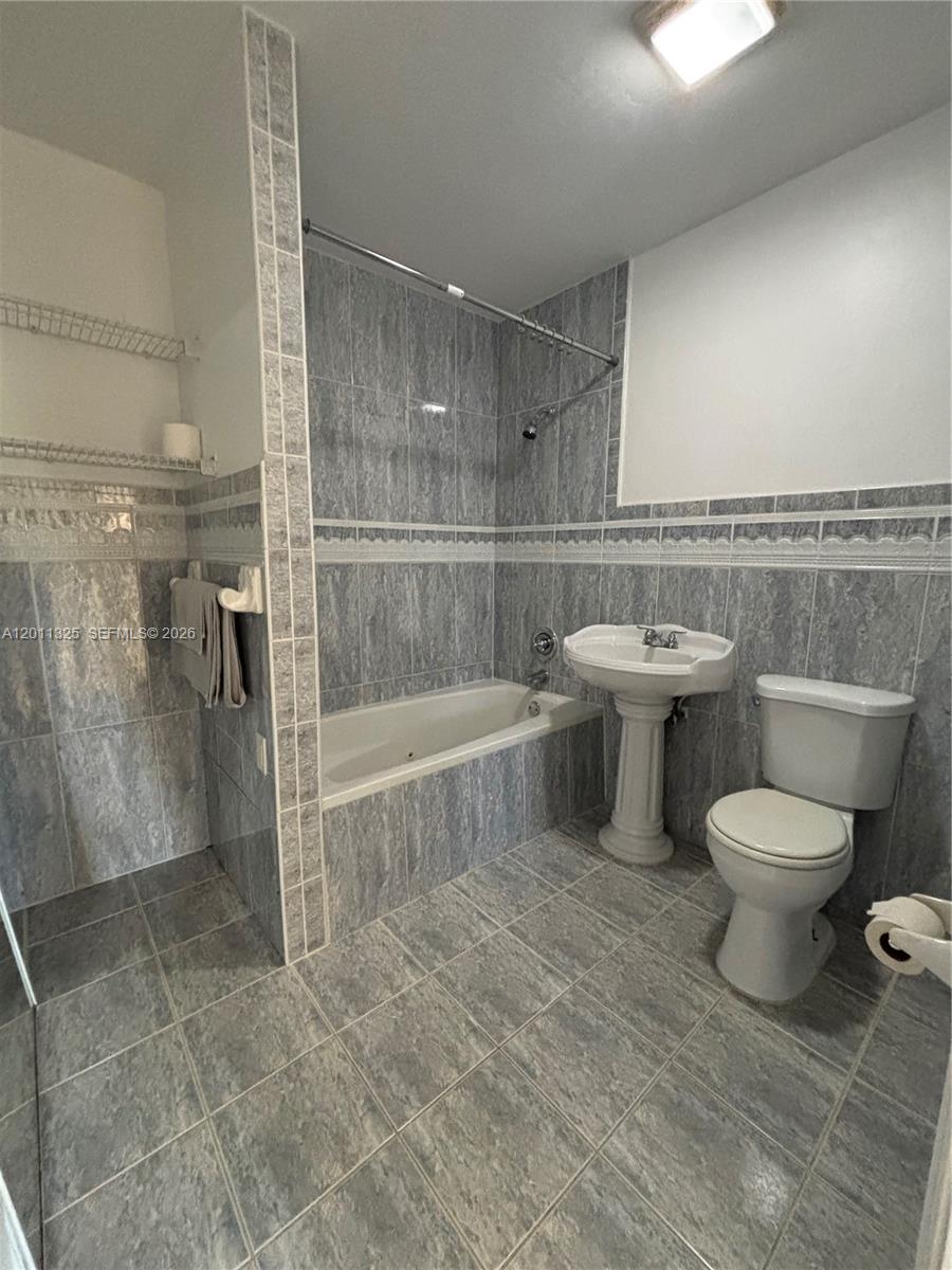 822 3 / 2 1511 sq. ft. $ 2026-05-01 0 foto