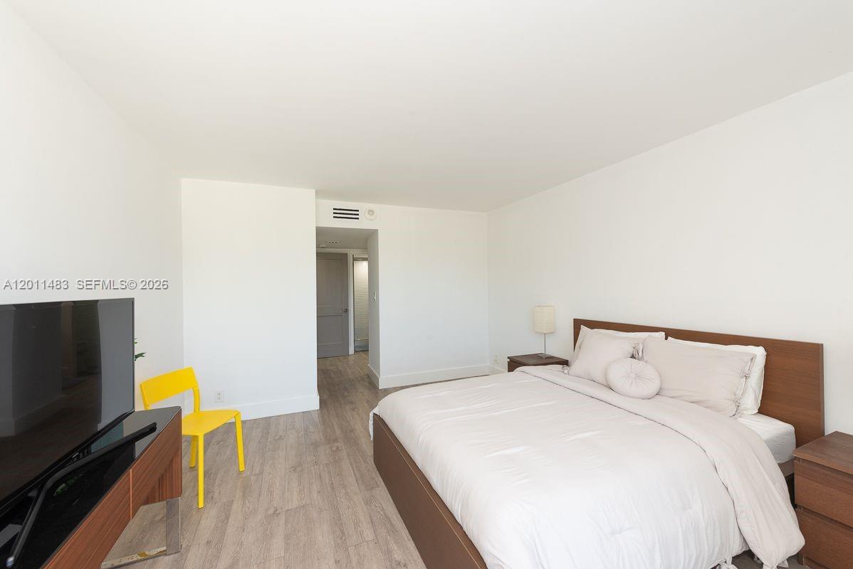 210 1 / 2 991 sq. ft. $ 2026-05-01 0 Photo