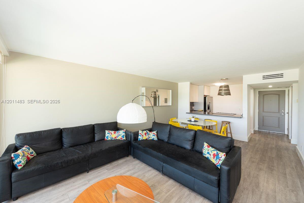210 1 / 2 991 sq. ft. $ 2026-05-01 0 Photo