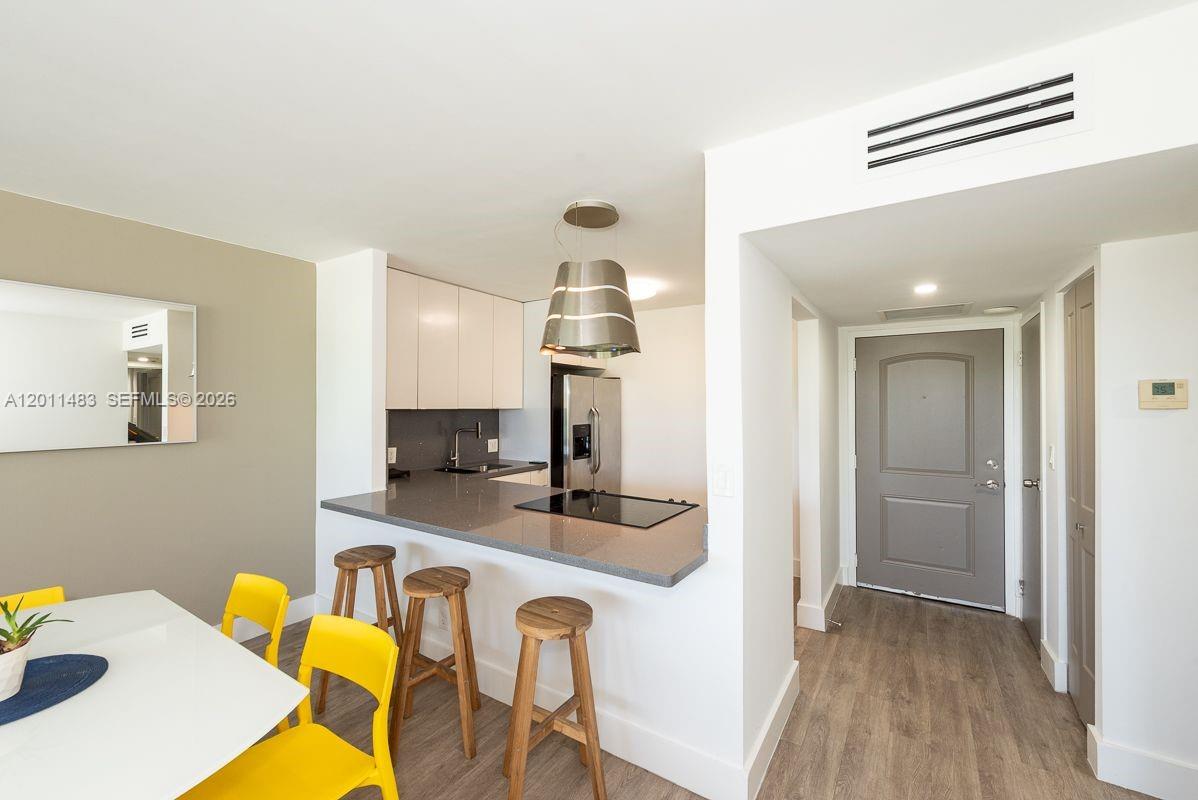 210 1 / 2 991 sq. ft. $ 2026-05-01 0 Photo
