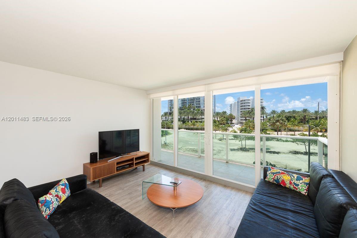 210 1 / 2 991 sq. ft. $ 2026-05-01 0 Photo