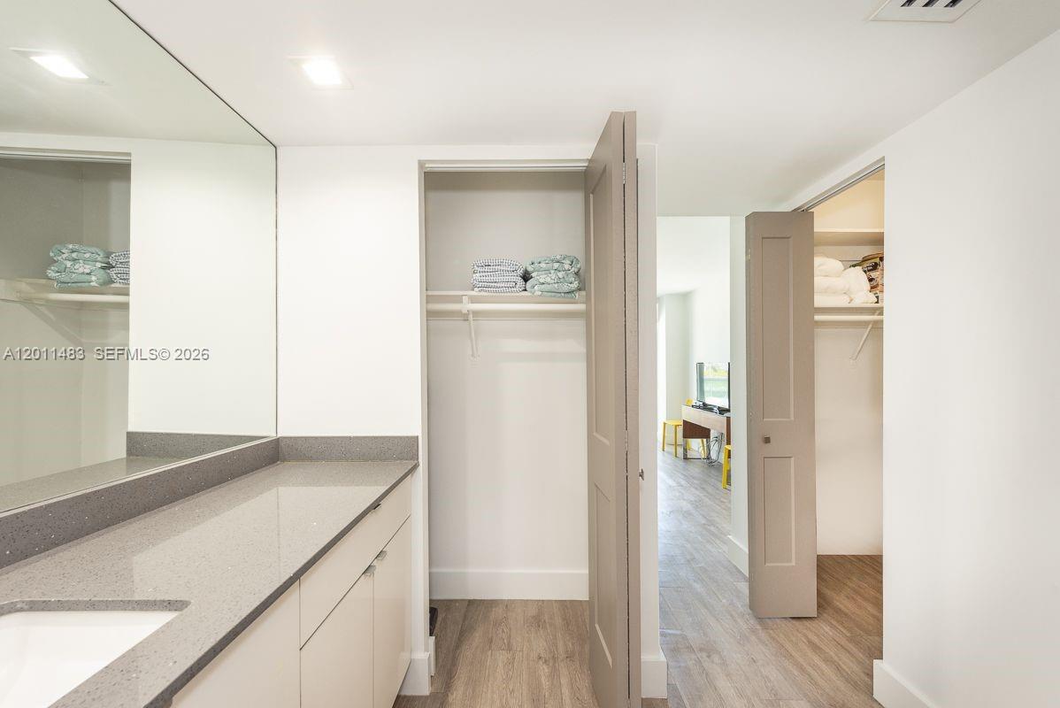 210 1 / 2 991 sq. ft. $ 2026-05-01 0 Photo
