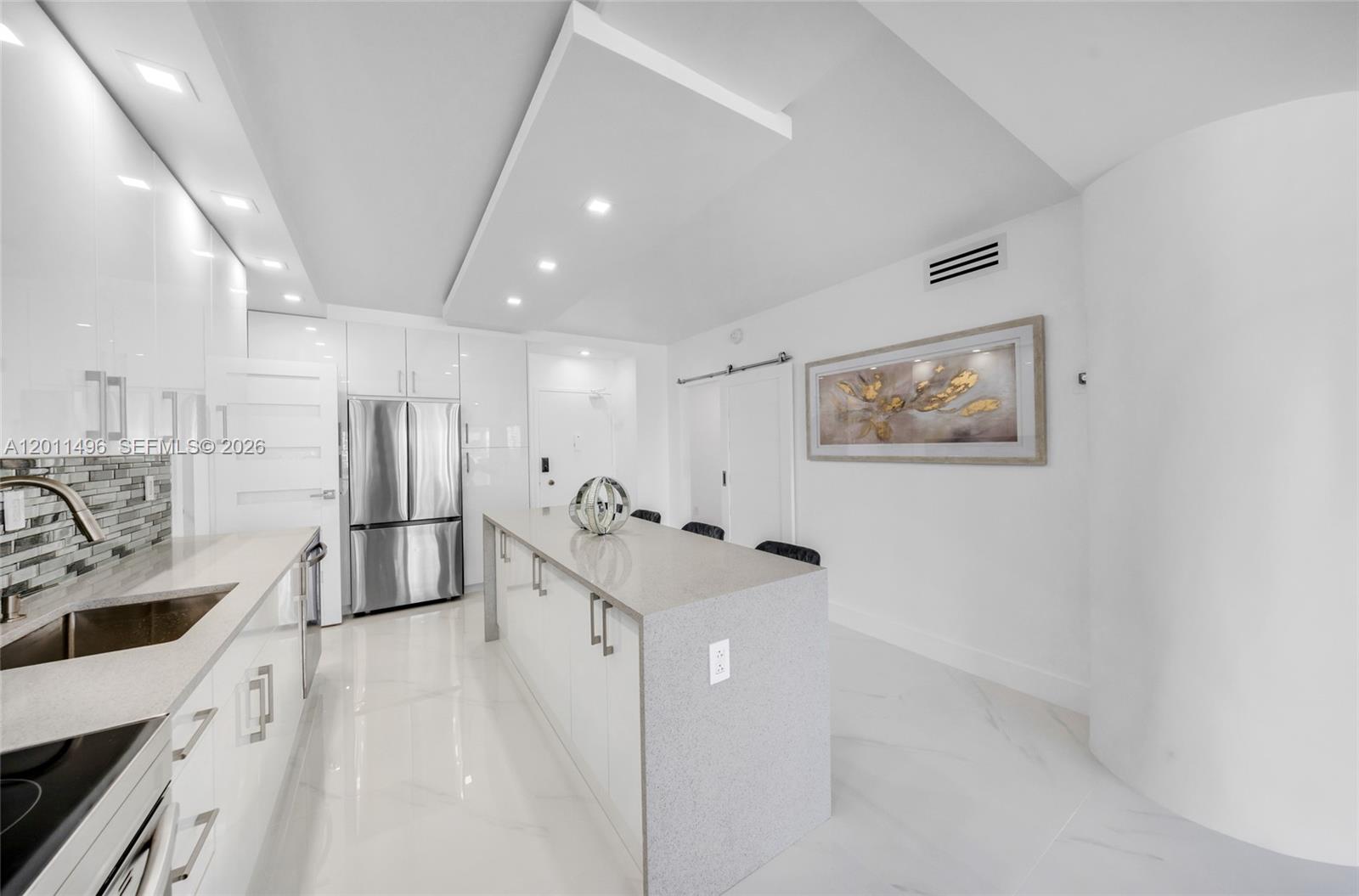 10B 1 / 2 870 sq. ft. $ 2026-05-01 0 Photo