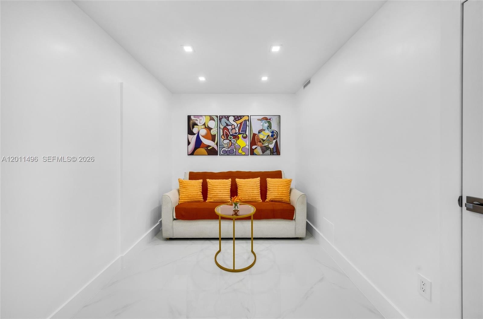 10B 1 / 2 870 sq. ft. $ 2026-05-01 0 Photo