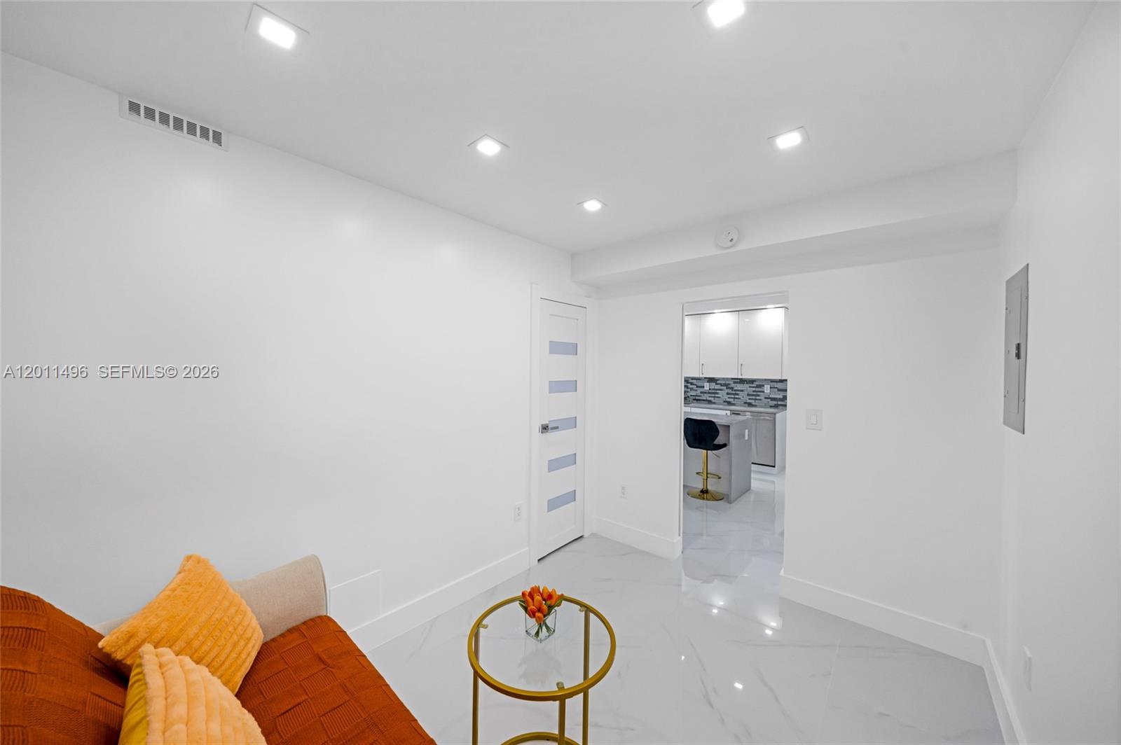 10B 1 / 2 870 sq. ft. $ 2026-05-01 0 Photo