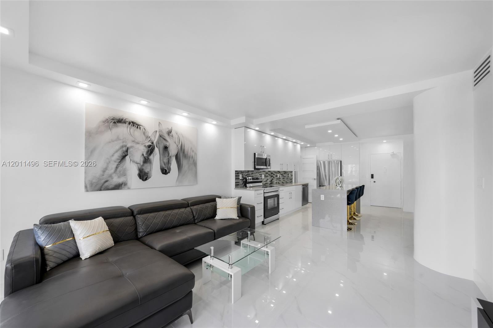 10B 1 / 2 870 sq. ft. $ 2026-05-01 0 Photo