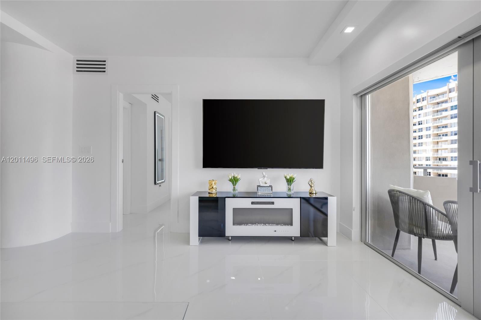 10B 1 / 2 870 sq. ft. $ 2026-05-01 0 Photo