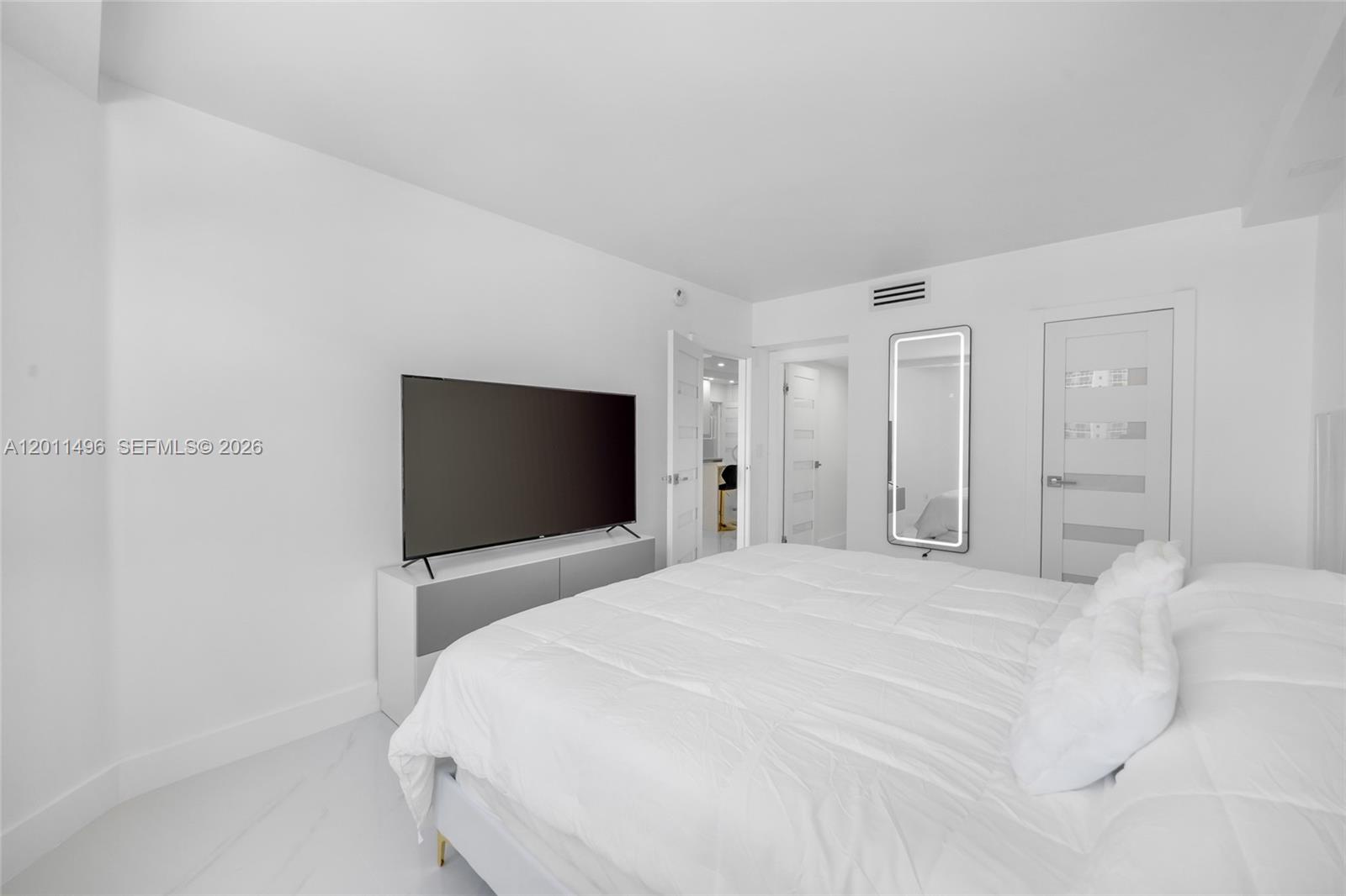 10B 1 / 2 870 sq. ft. $ 2026-05-01 0 Photo