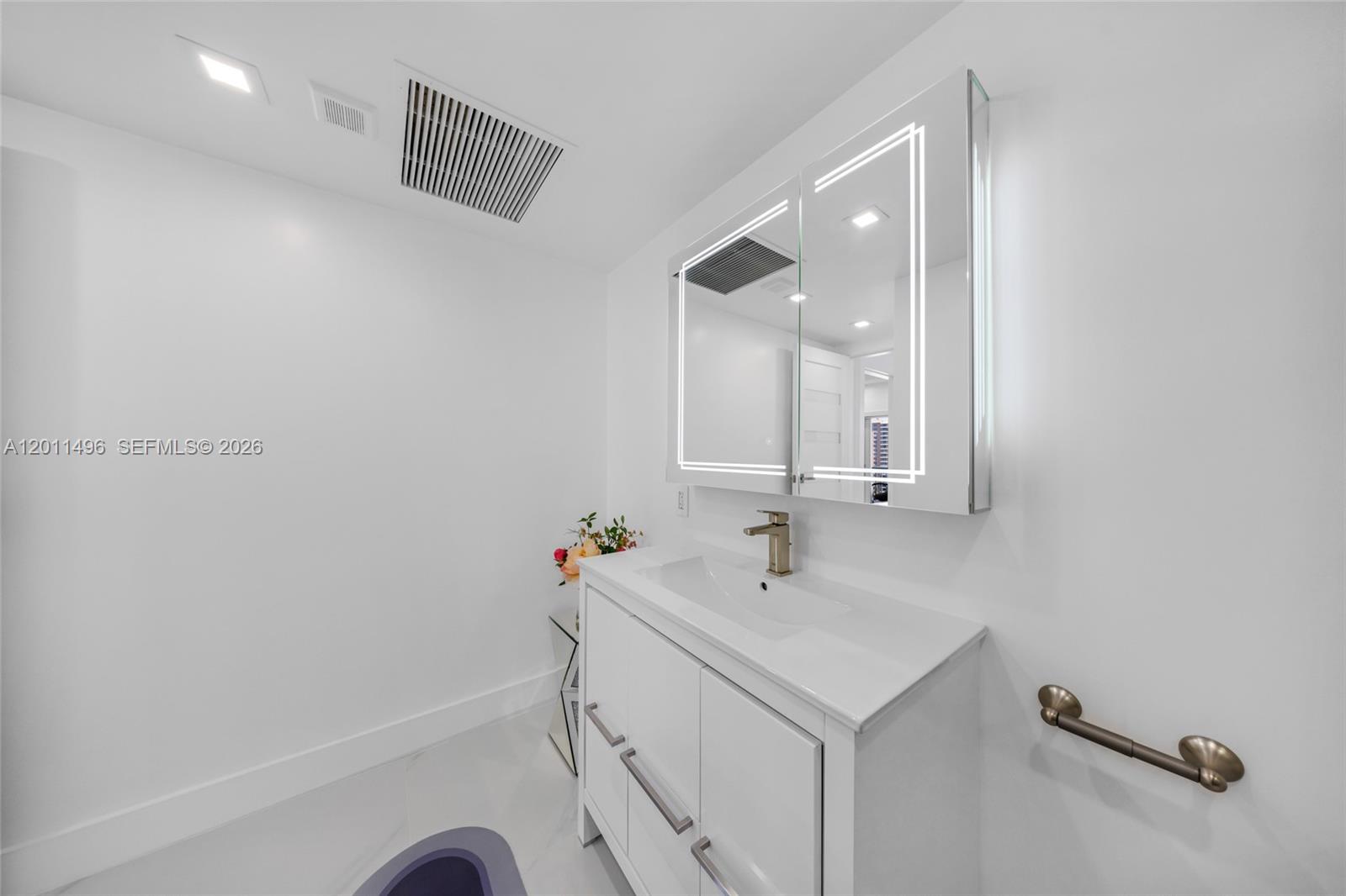 10B 1 / 2 870 sq. ft. $ 2026-05-01 0 Photo