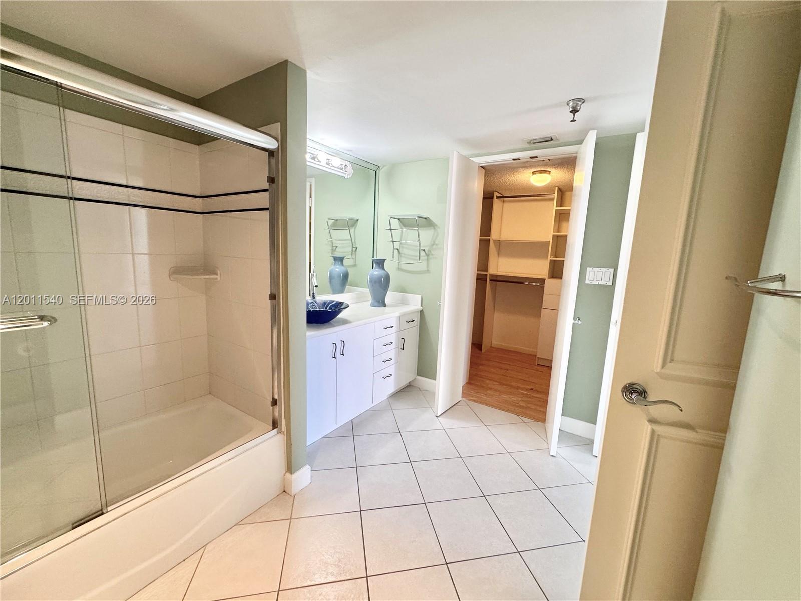 See details 1112 2 / 2 1240 sq. ft. $ 2026-05-01 0 Photo