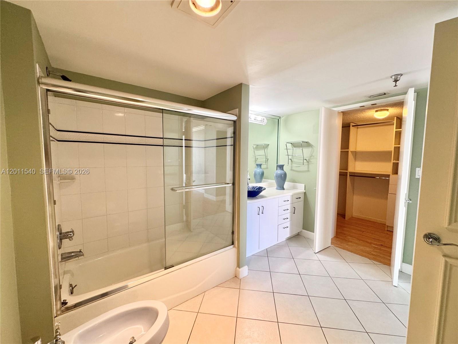 See details 1112 2 / 2 1240 sq. ft. $ 2026-05-01 0 Photo