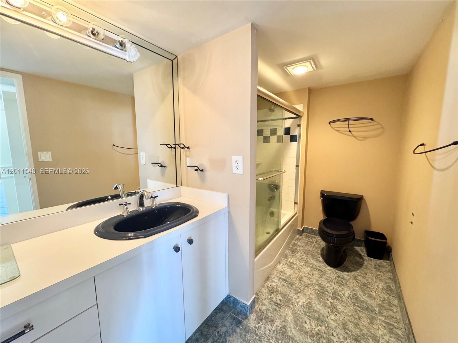 See details 1112 2 / 2 1240 sq. ft. $ 2026-05-01 0 Photo