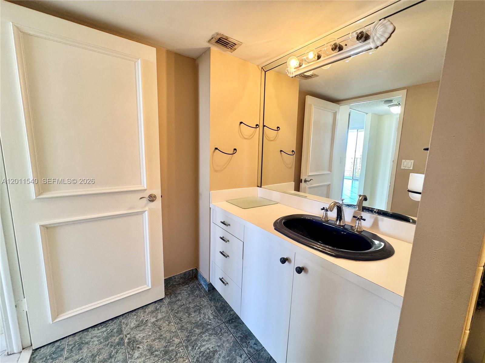 See details 1112 2 / 2 1240 sq. ft. $ 2026-05-01 0 Photo