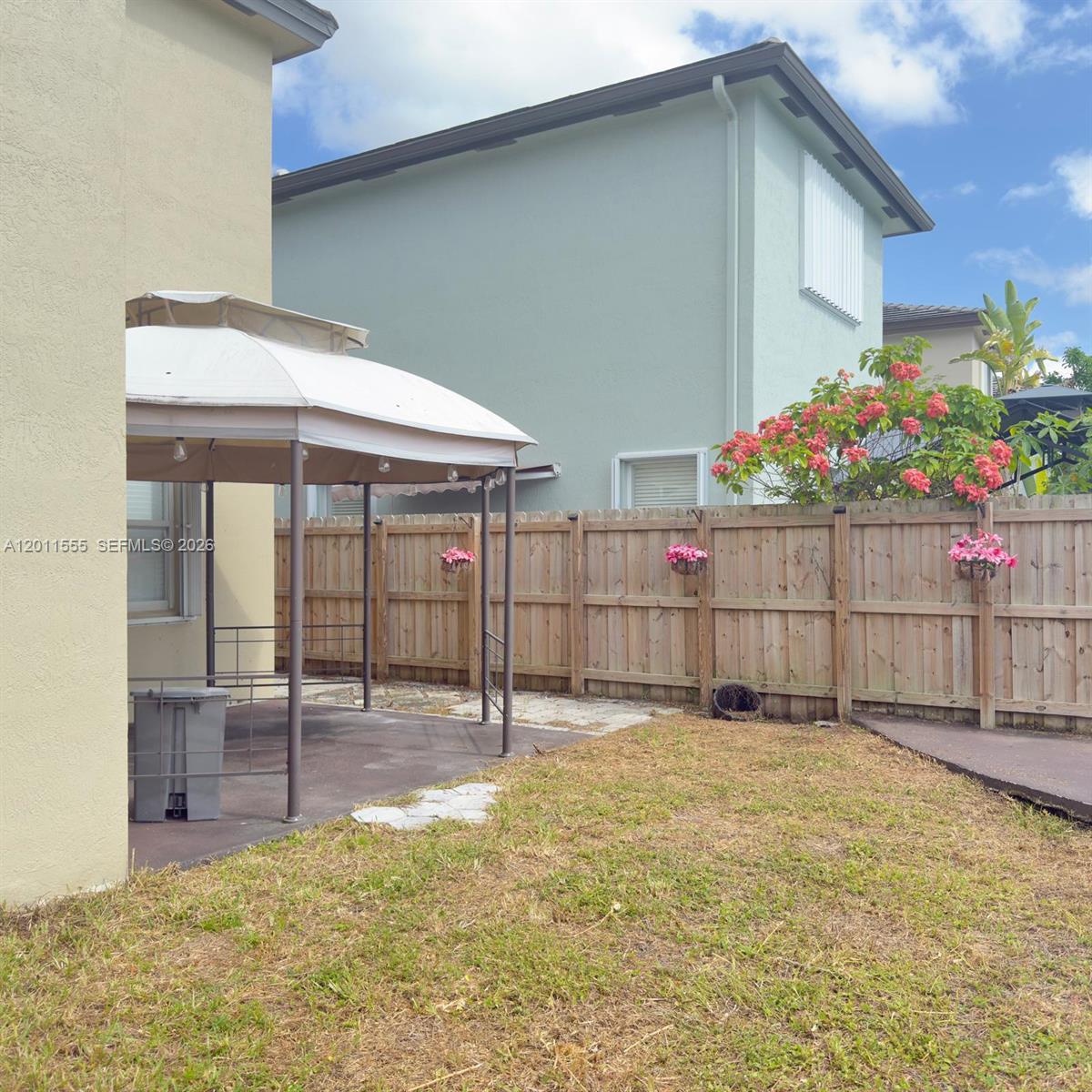148 4 / 3  sq. ft. $ 2026-05-01 0 Photo