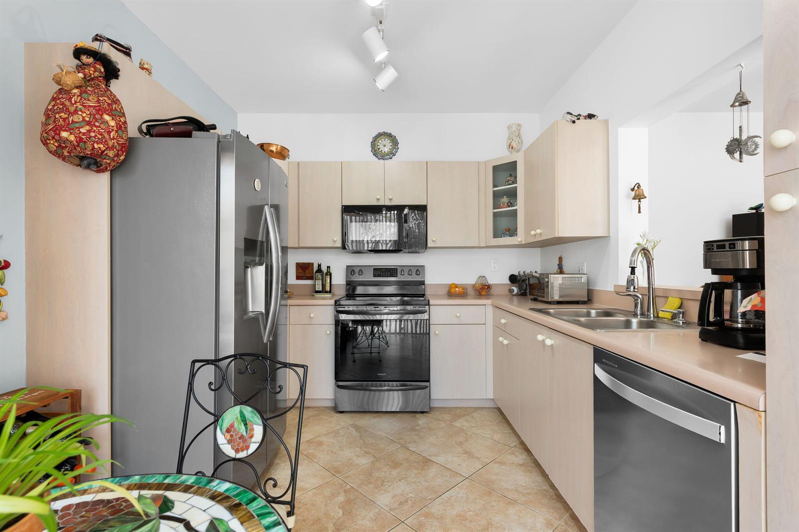 Photo of 931 Lemonwood (931), Hollywood, Florida, 33019 - 931 g