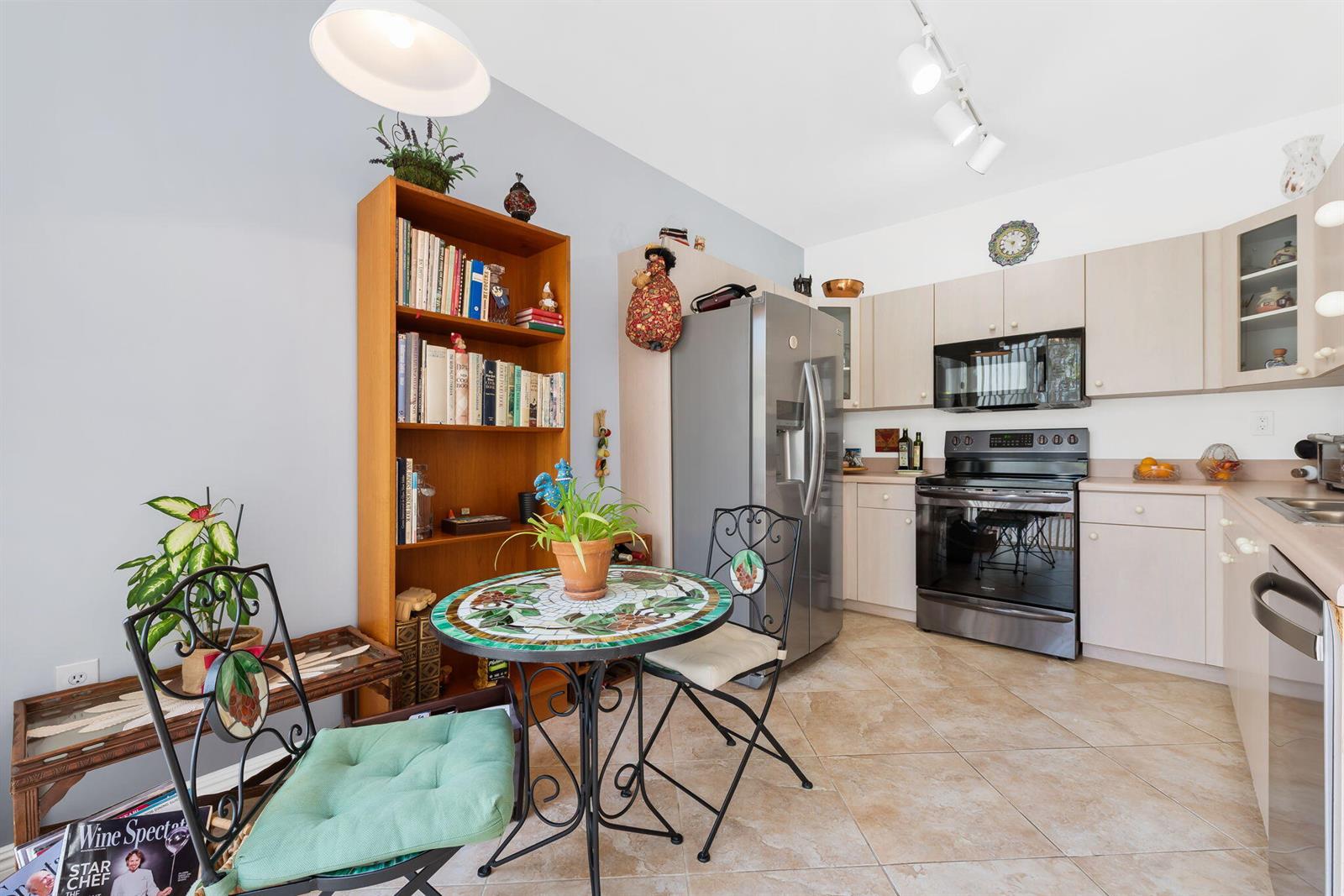 Photo of 931 Lemonwood (931), Hollywood, Florida, 33019 - 931 f