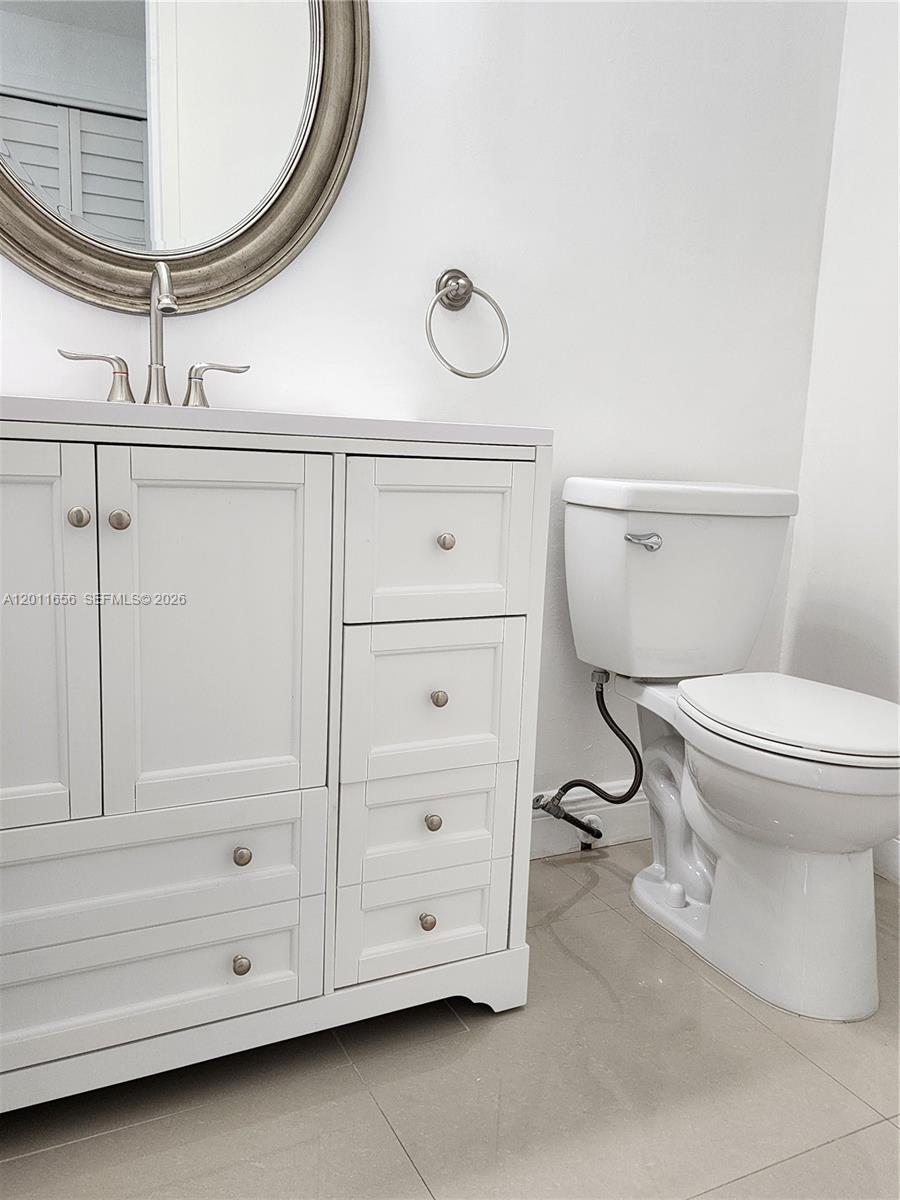 Photo of 3505 Ocean Dr  #1217, Hollywood, Florida, 33019 - Half Bath