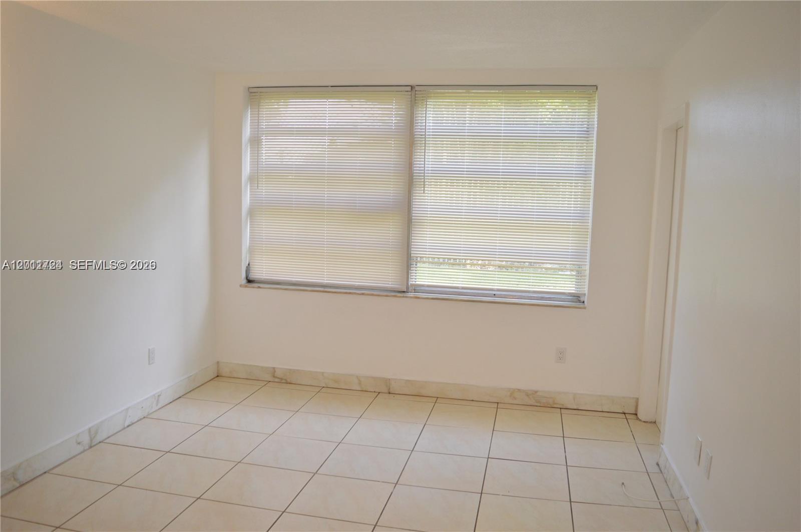 Ver detalles B103 1 / 2 898 sq. ft. $ 2026-06-09 0 foto