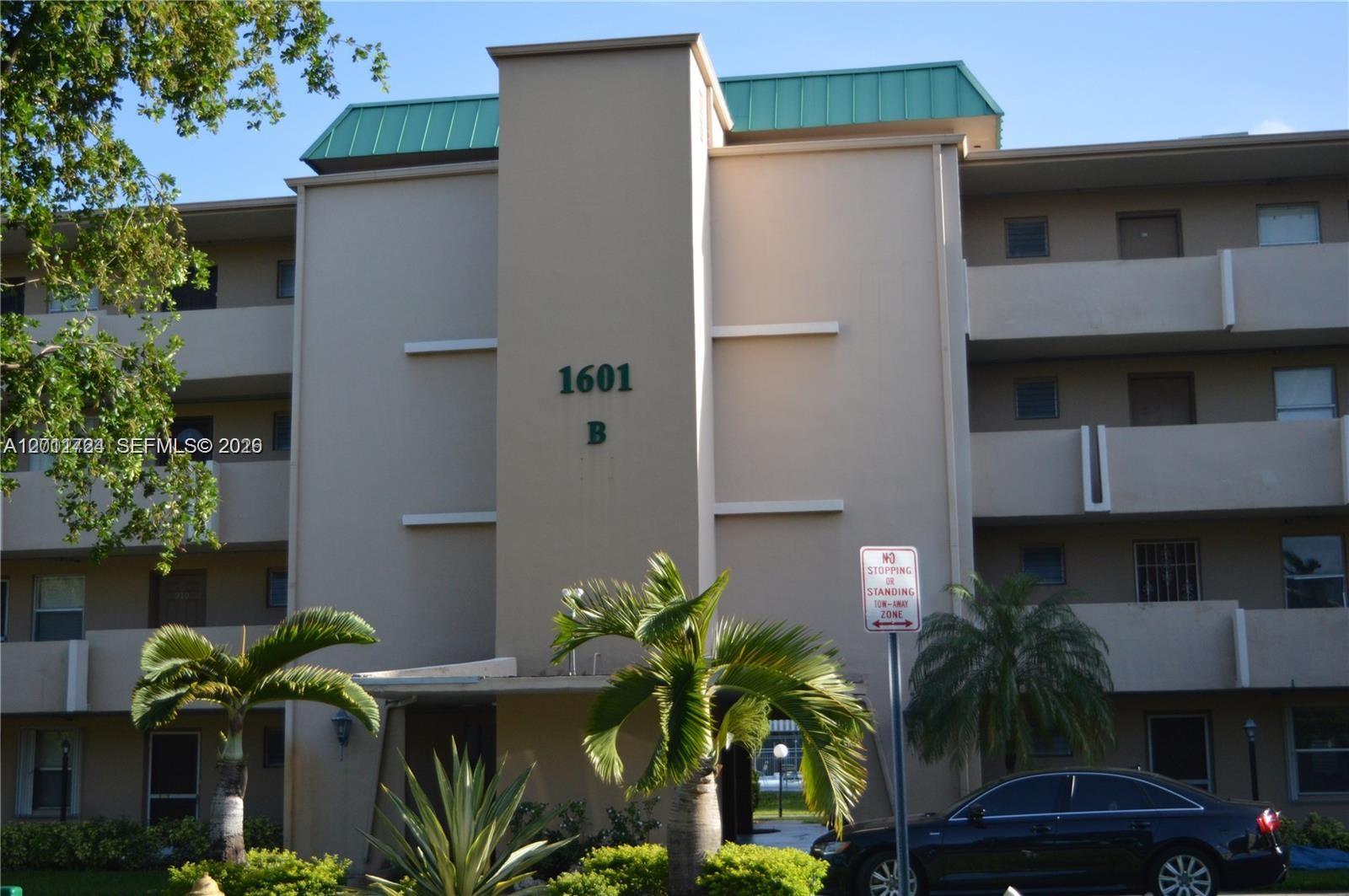 Ver detalles B103 1 / 2 898 sq. ft. $ 2026-06-09 0 foto