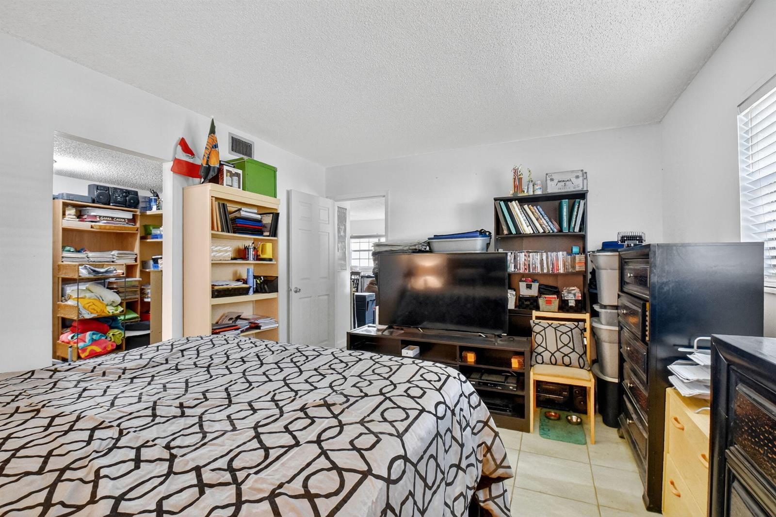 105 2 / 2 1080 sq. ft. $ 2026-08-31 0 Photo