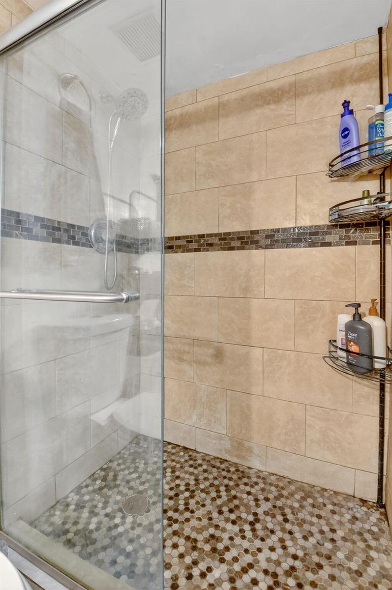 105 2 / 2 1080 sq. ft. $ 2026-08-31 0 Photo