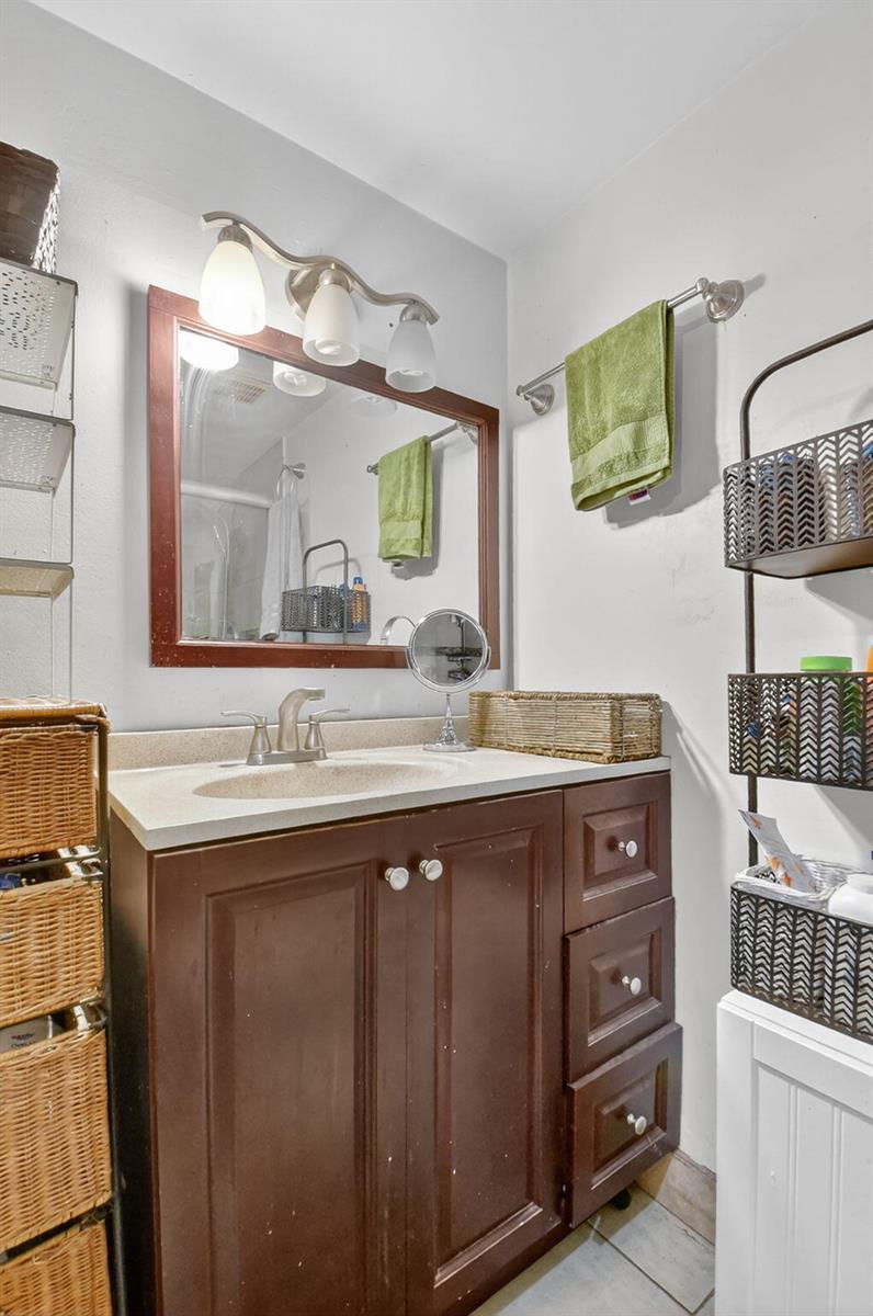 105 2 / 2 1080 sq. ft. $ 2026-08-31 0 Photo