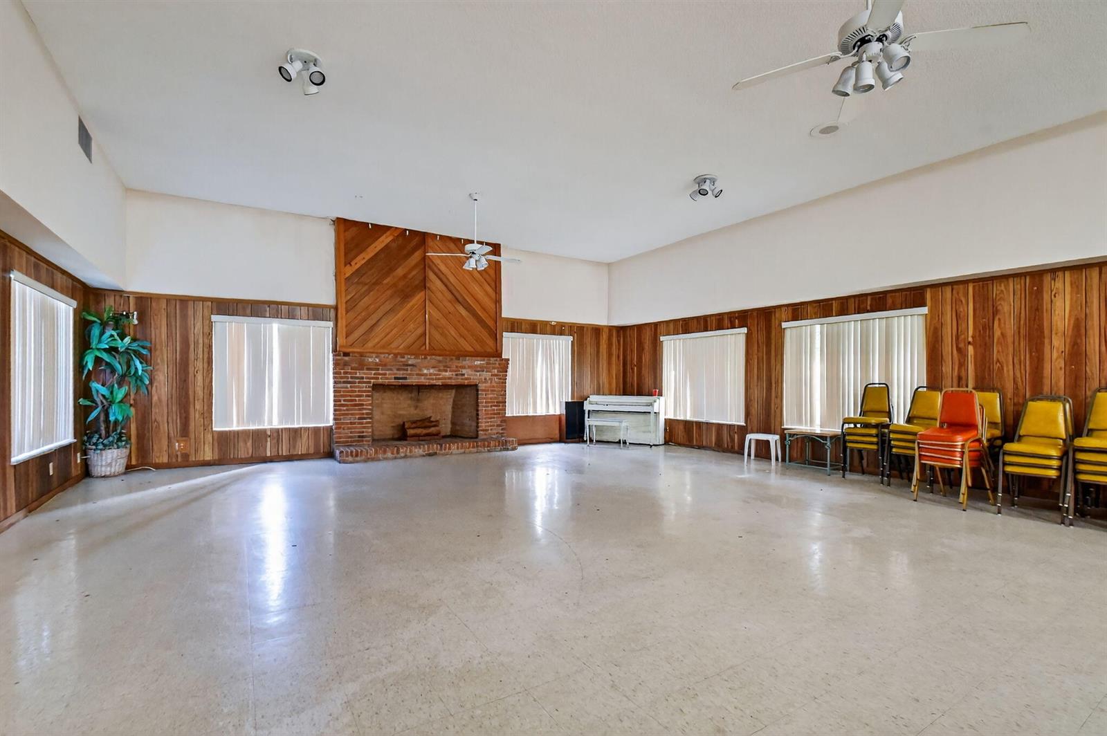 105 2 / 2 1080 sq. ft. $ 2026-08-31 0 Photo