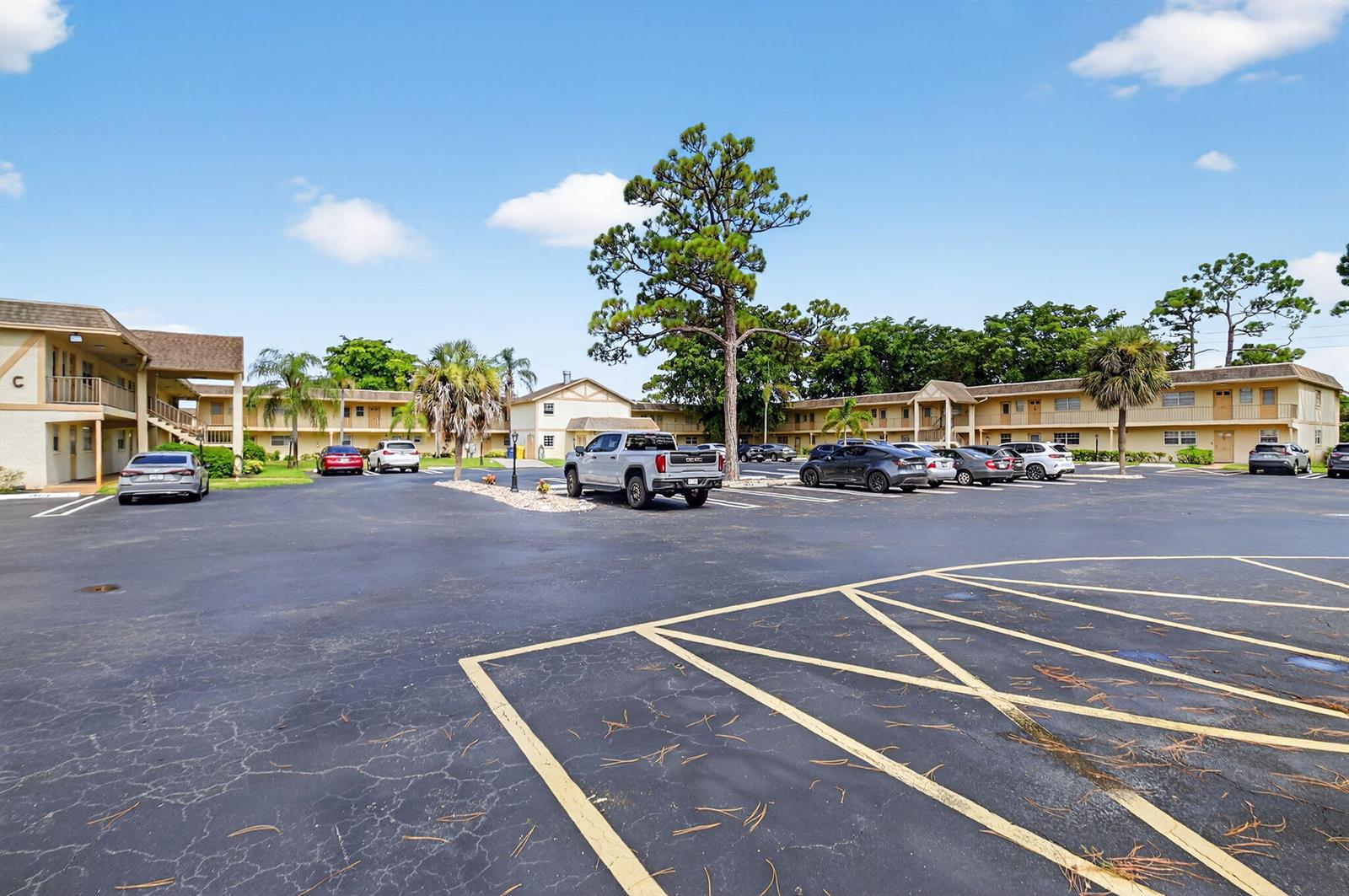 105 2 / 2 1080 sq. ft. $ 2026-08-31 0 Photo