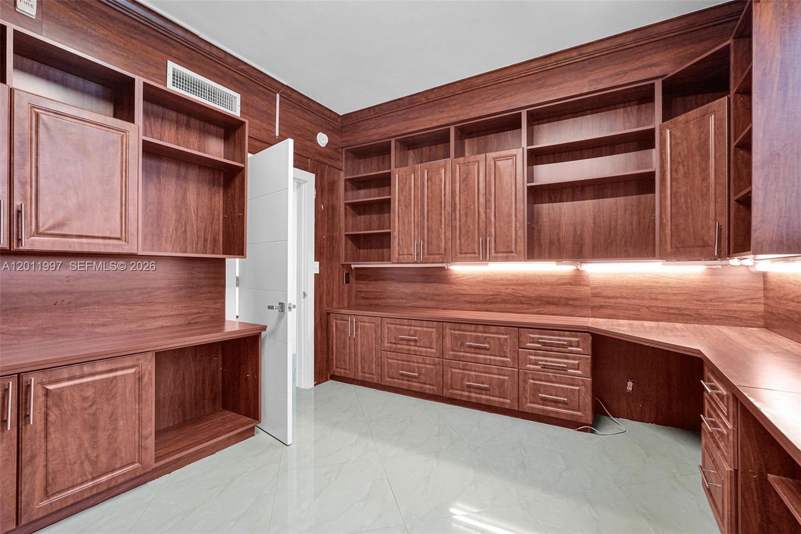 Photo of 3001 Ocean Dr  #1611, Hollywood, Florida, 33019 - 