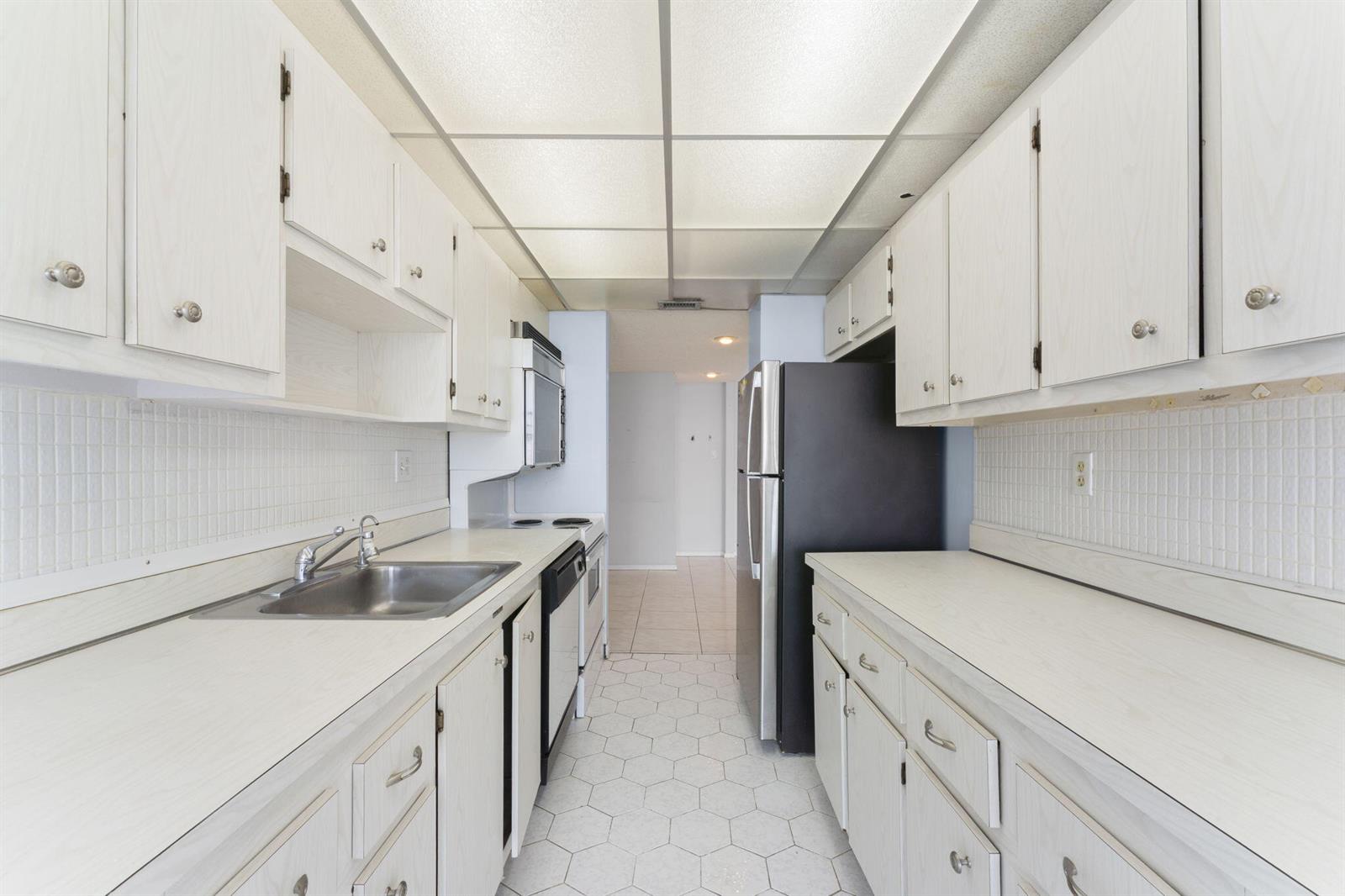 See details 2402 2 / 2 1276 sq. ft. $ 2026-05-18 0 Photo