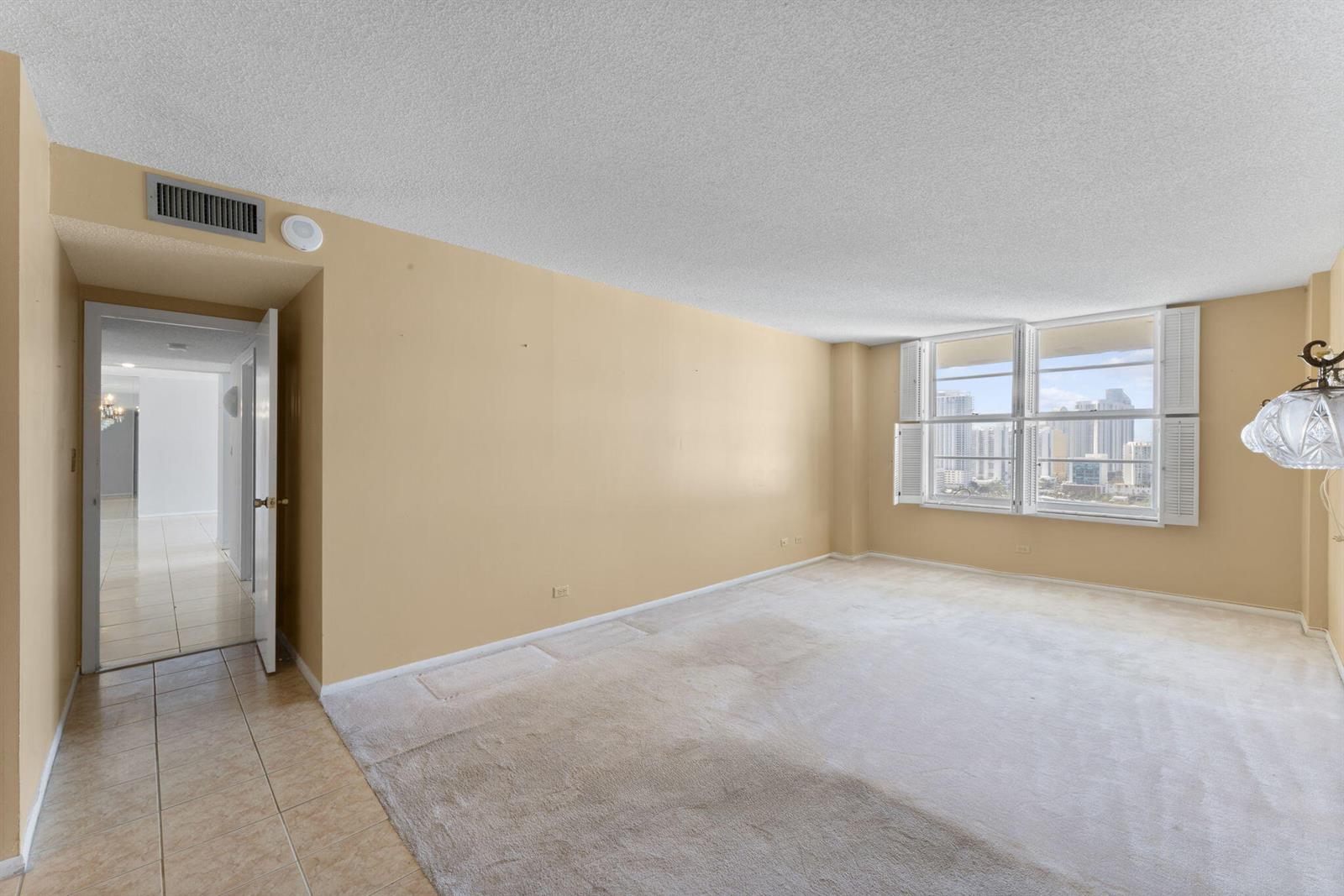 See details 2402 2 / 2 1276 sq. ft. $ 2026-05-18 0 Photo