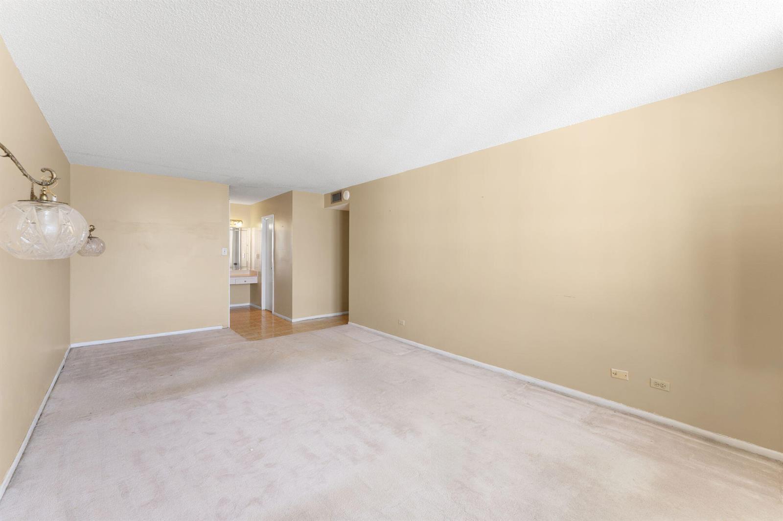 See details 2402 2 / 2 1276 sq. ft. $ 2026-05-18 0 Photo