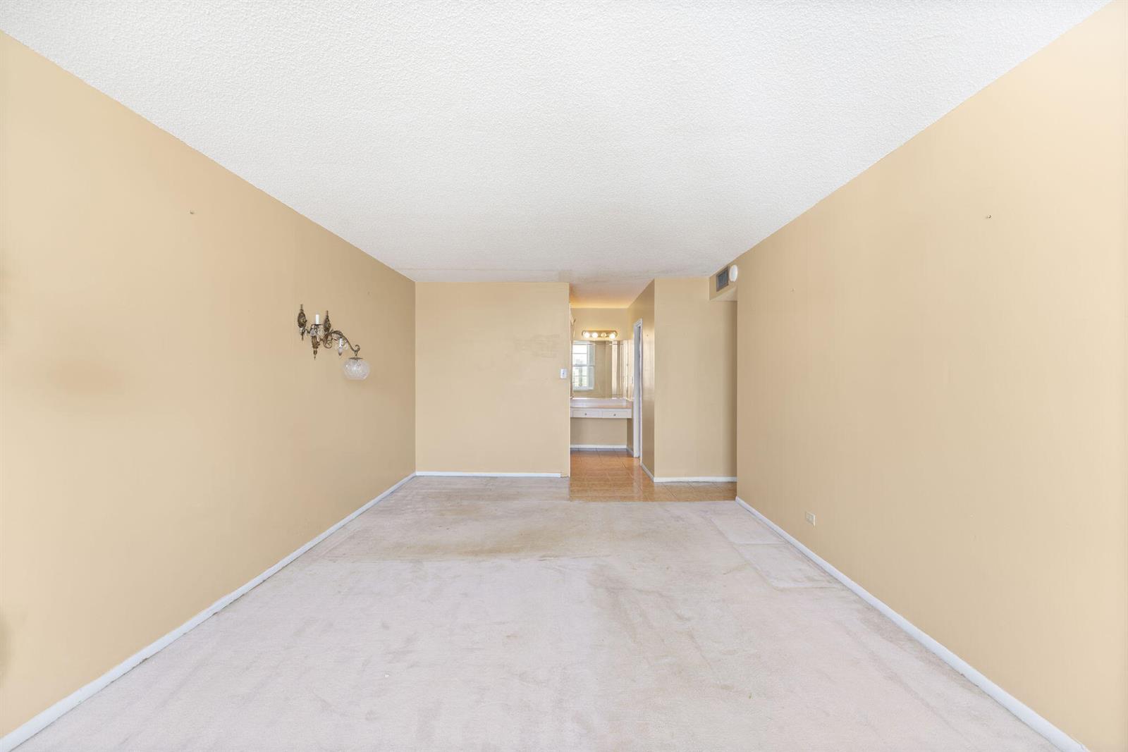See details 2402 2 / 2 1276 sq. ft. $ 2026-05-18 0 Photo