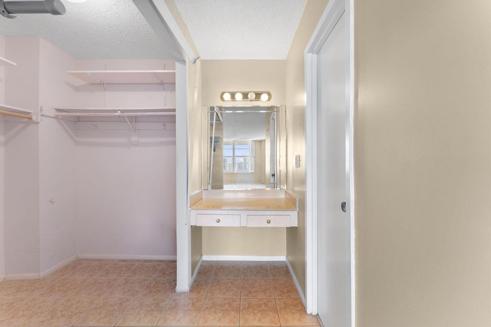 See details 2402 2 / 2 1276 sq. ft. $ 2026-05-18 0 Photo