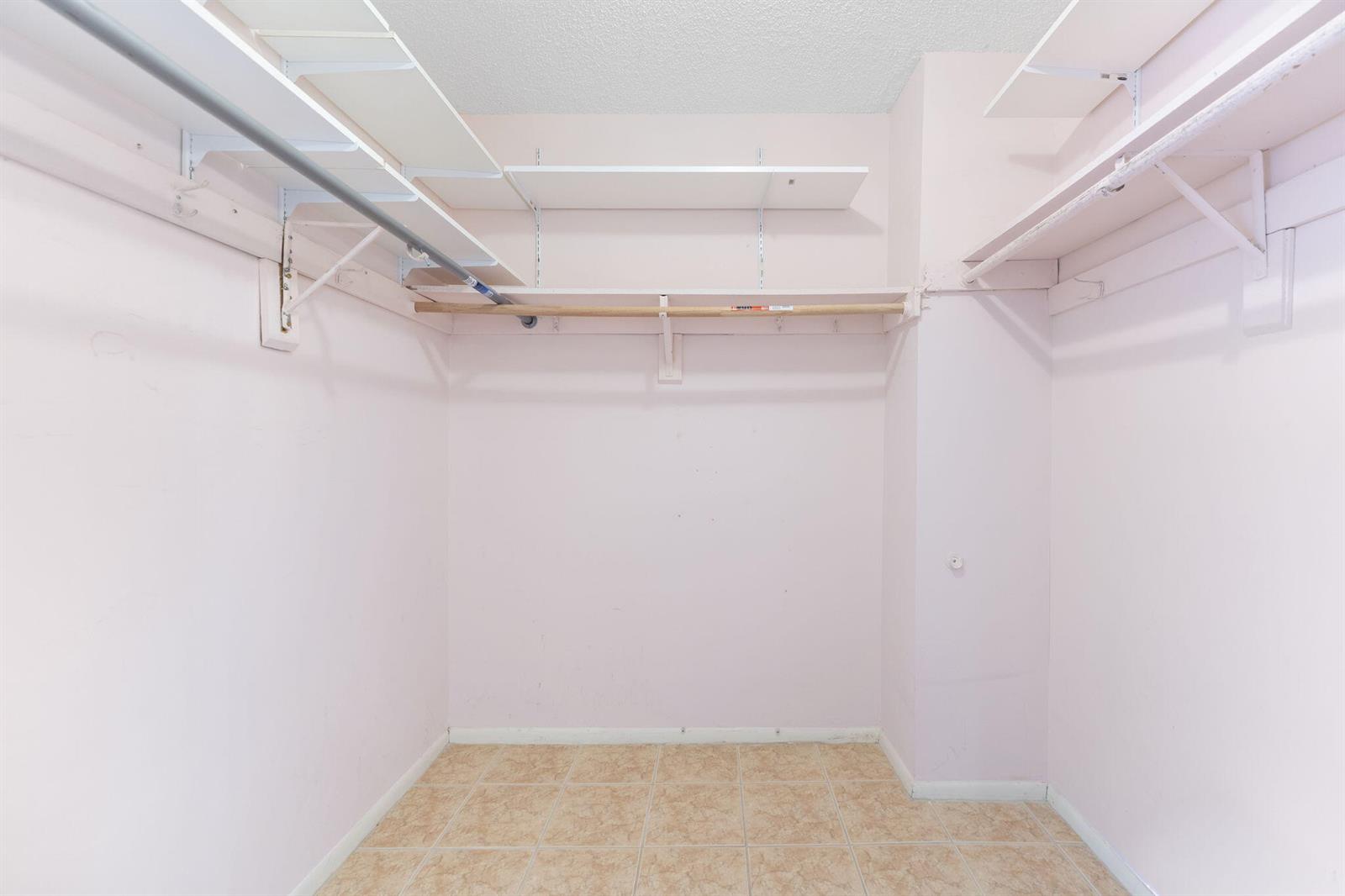 See details 2402 2 / 2 1276 sq. ft. $ 2026-05-18 0 Photo